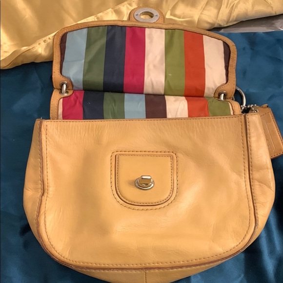 Coach 70th Anniversary Willis Bag Tan Leather Bag Tassel & Turn-Lock Closure GUC